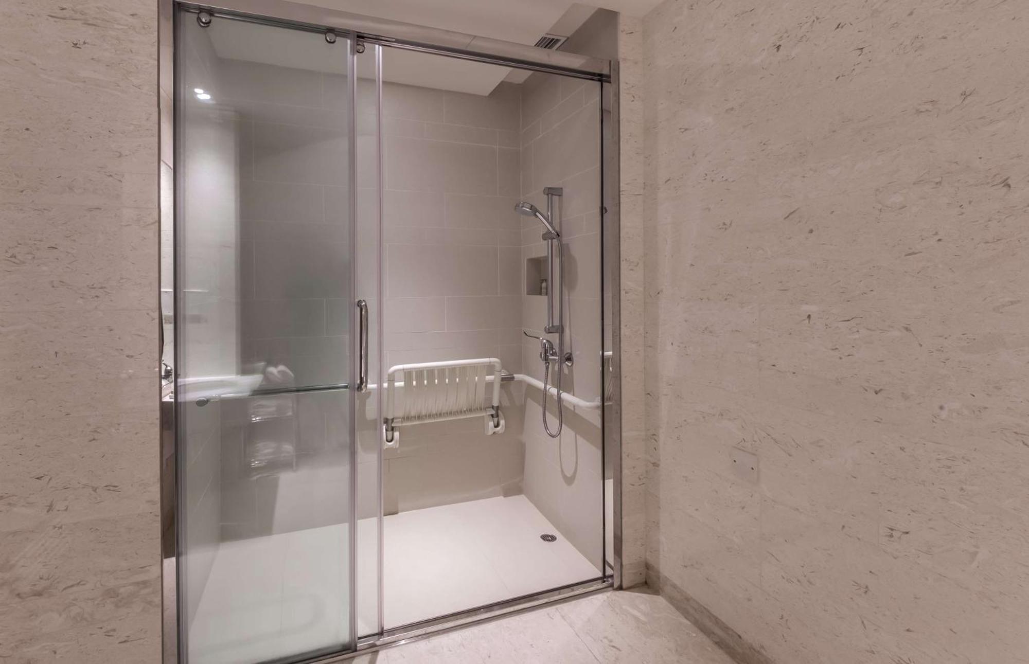 Hilton Garden Inn Hong Kong Mongkok מראה חיצוני תמונה
